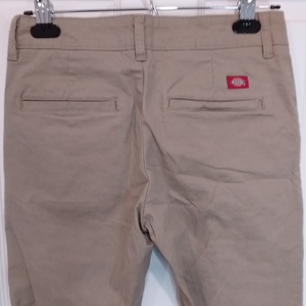 Women's Dickies Slim Fit Work Pant Size 4R New with out tags
